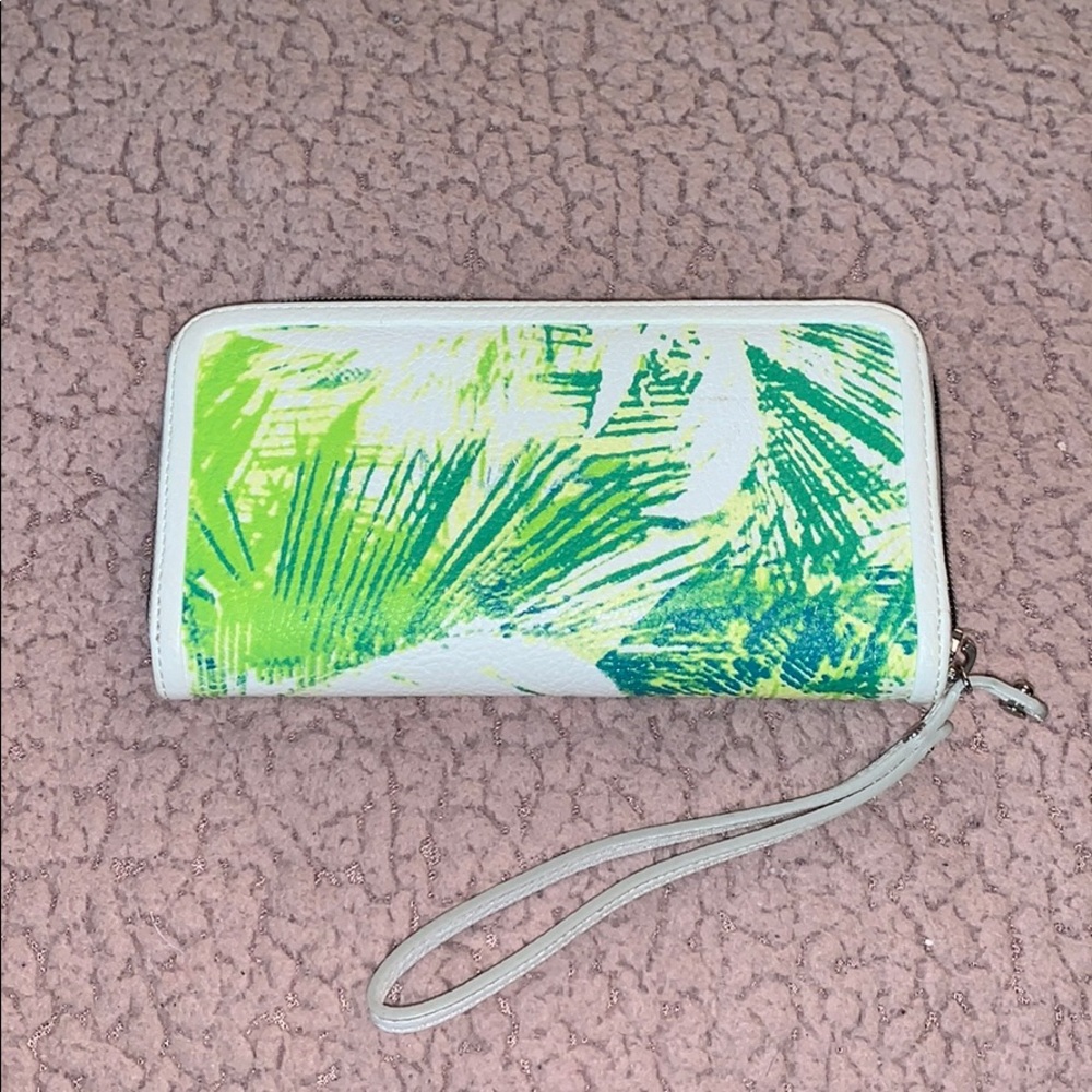 Super trendy Calvin Klein wallet with wristlet! - Picture 2 of 3